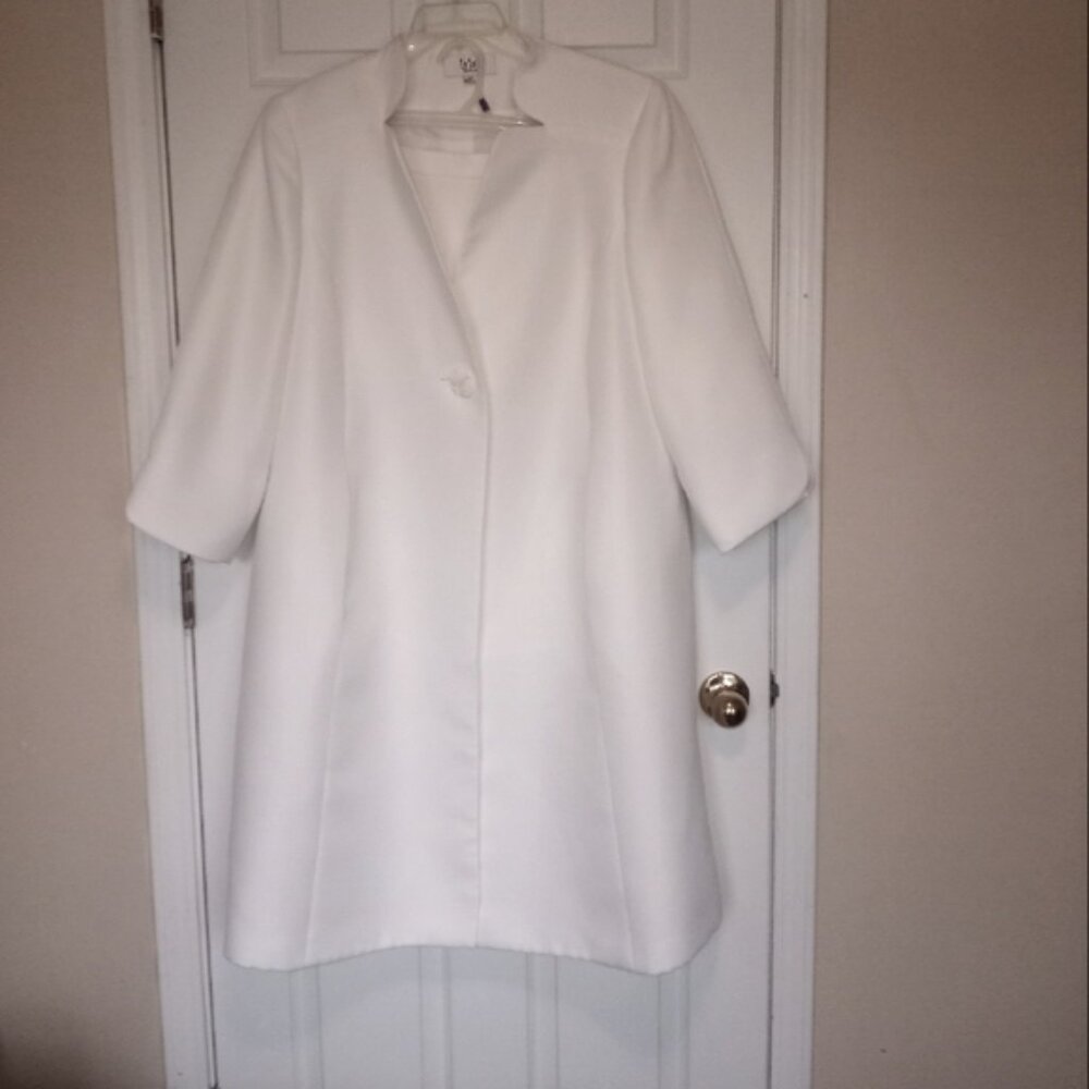Le Suit Long White Button Jacket wit Skirt Size 18W